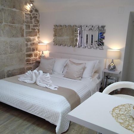 Private Apartments In Diocletians Palace Сплит Екстериор снимка