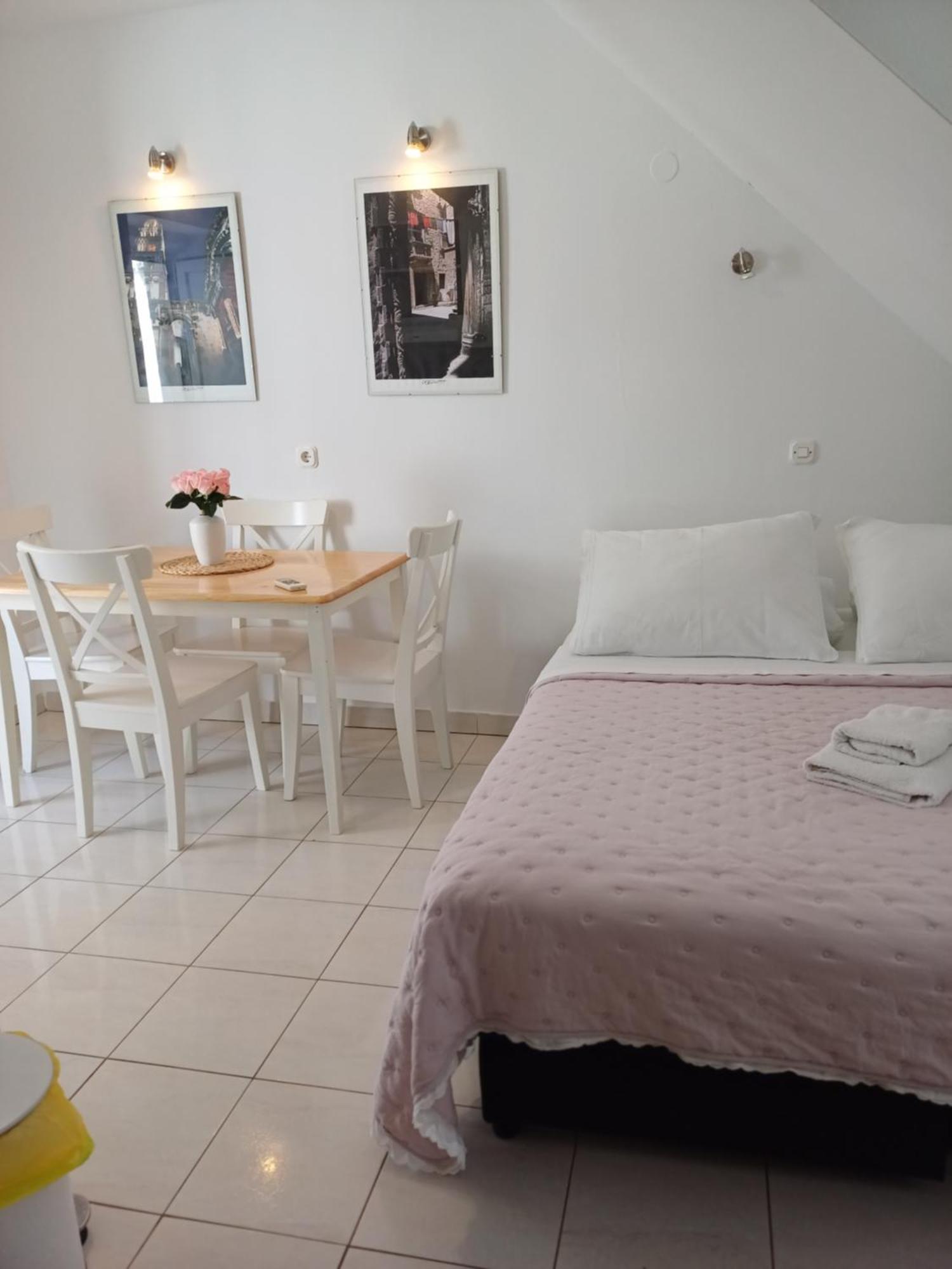 Private Apartments In Diocletians Palace Сплит Екстериор снимка