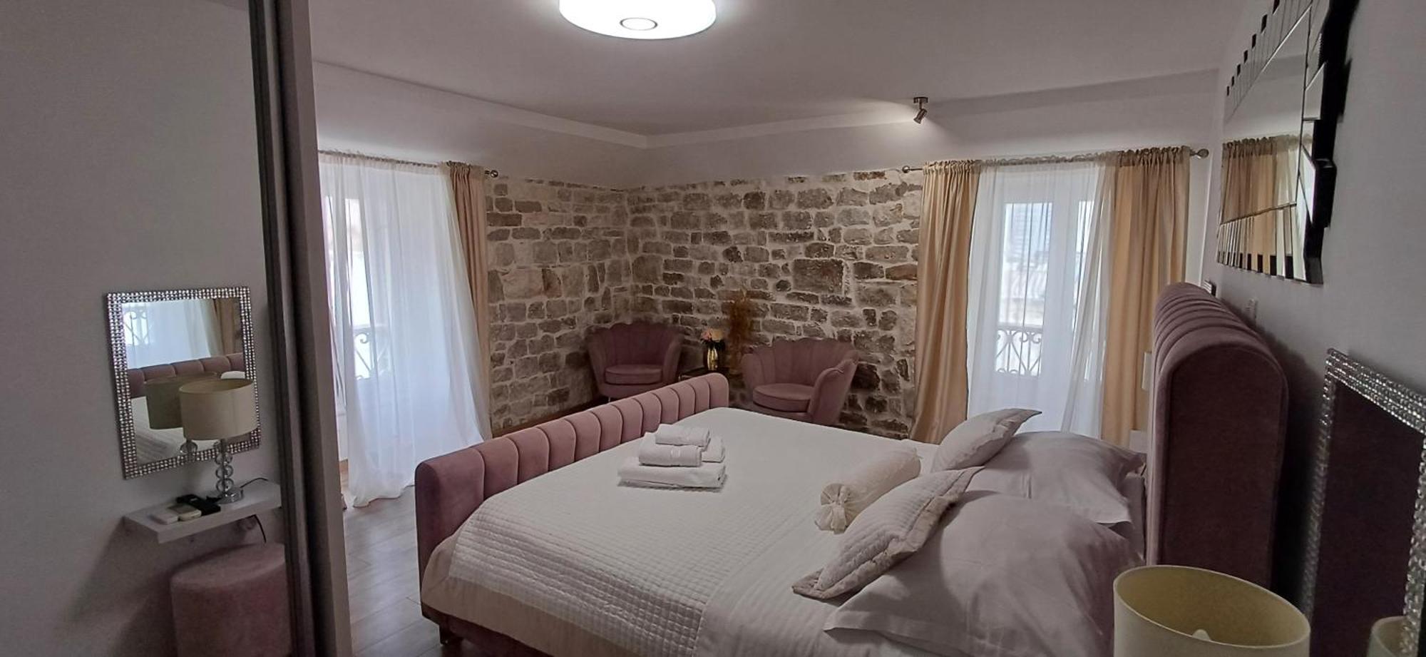 Private Apartments In Diocletians Palace Сплит Екстериор снимка