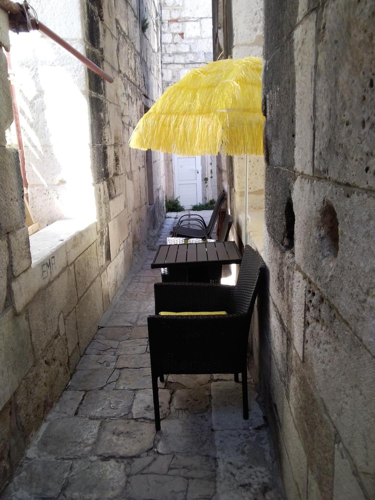 Private Apartments In Diocletians Palace Сплит Екстериор снимка