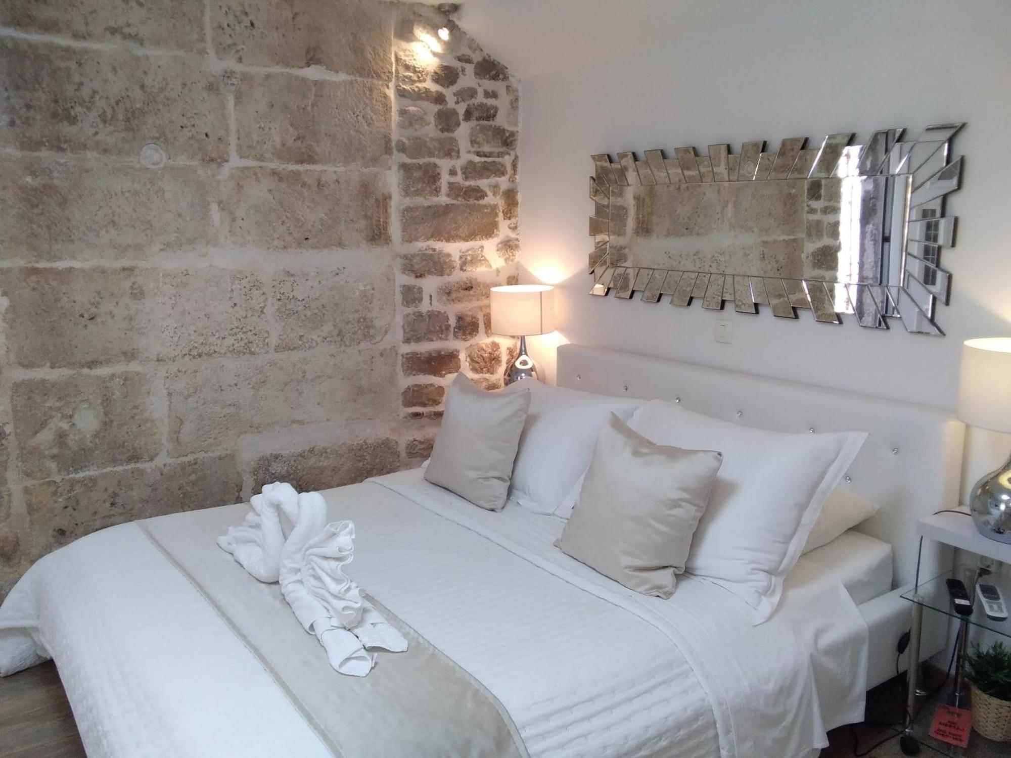 Private Apartments In Diocletians Palace Сплит Екстериор снимка