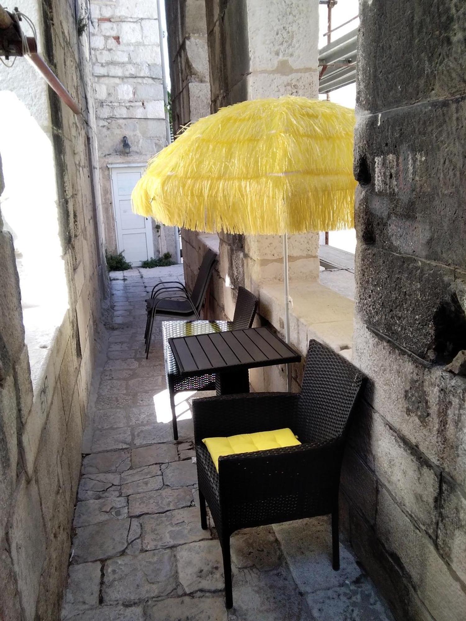 Private Apartments In Diocletians Palace Сплит Екстериор снимка