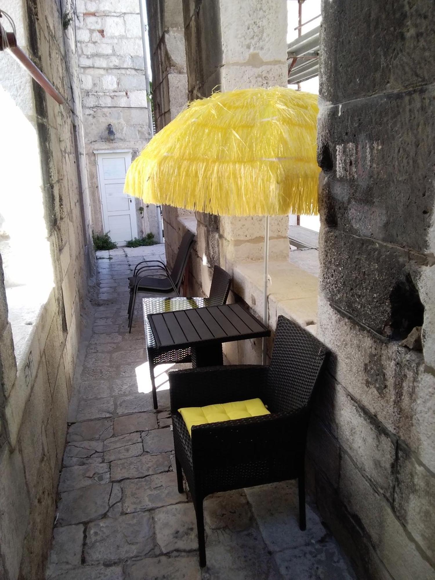 Private Apartments In Diocletians Palace Сплит Екстериор снимка