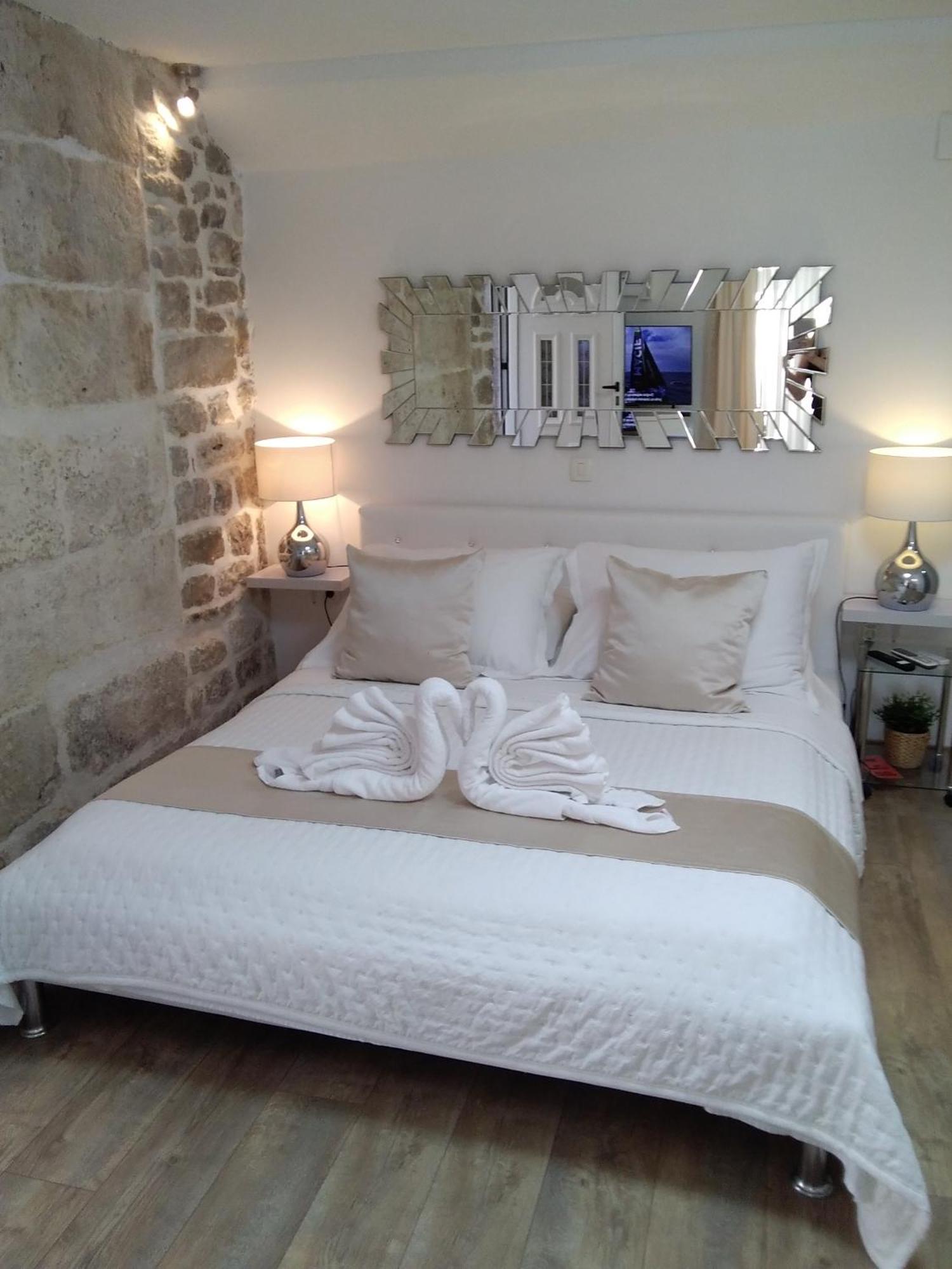 Private Apartments In Diocletians Palace Сплит Екстериор снимка
