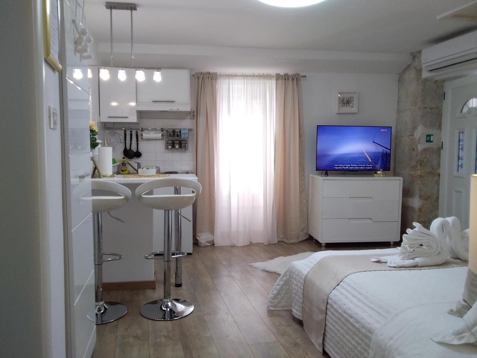 Private Apartments In Diocletians Palace Сплит Екстериор снимка