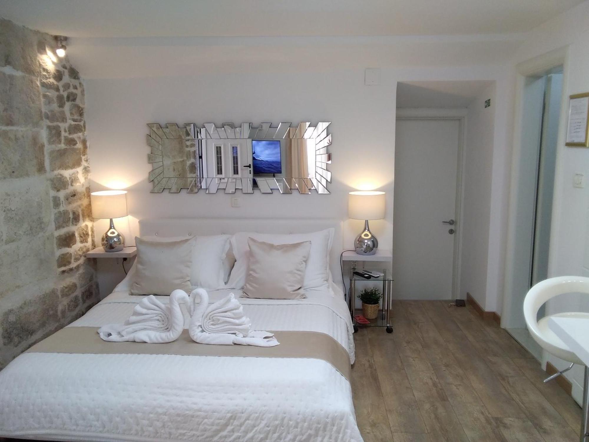 Private Apartments In Diocletians Palace Сплит Екстериор снимка