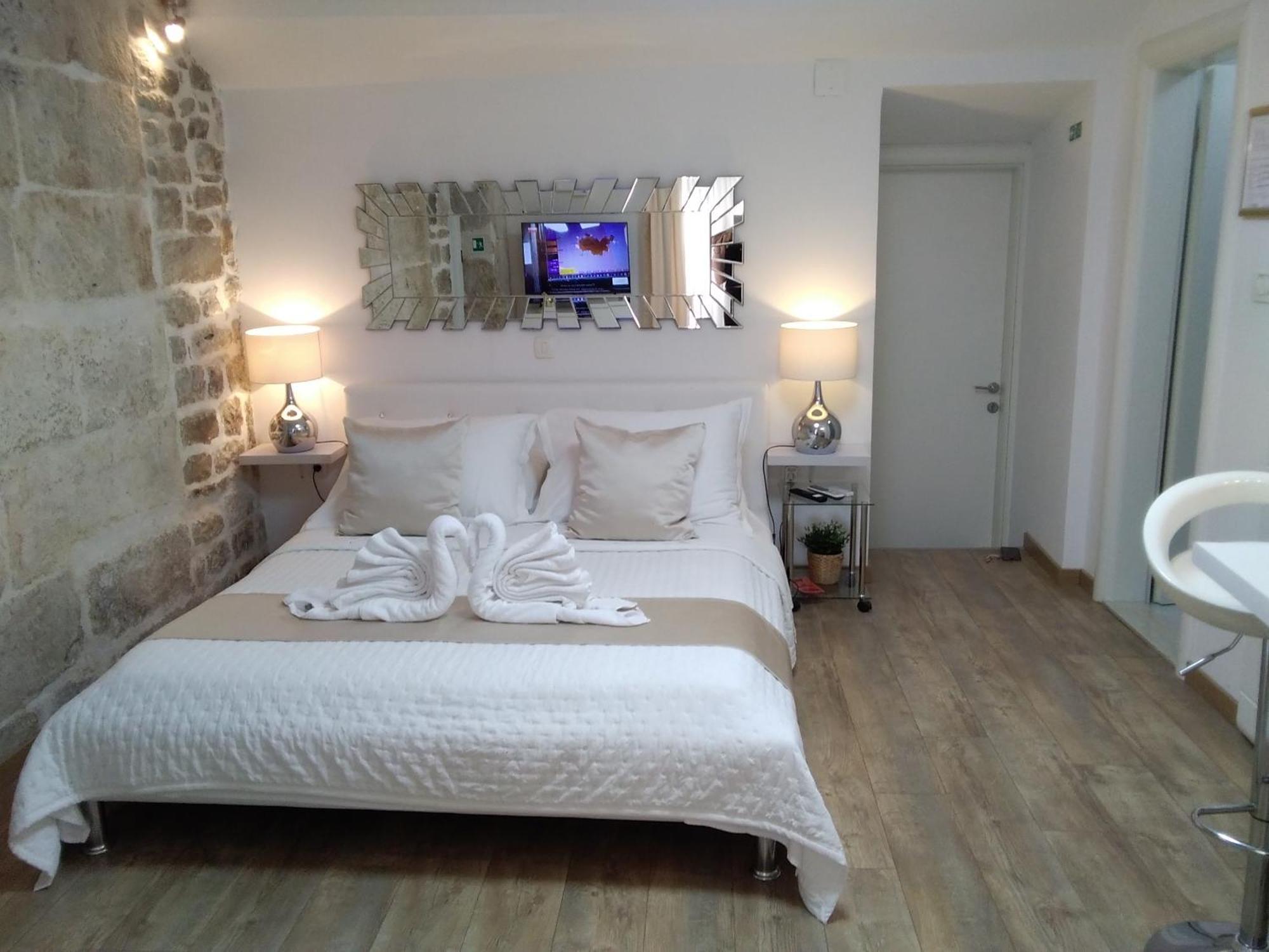 Private Apartments In Diocletians Palace Сплит Екстериор снимка