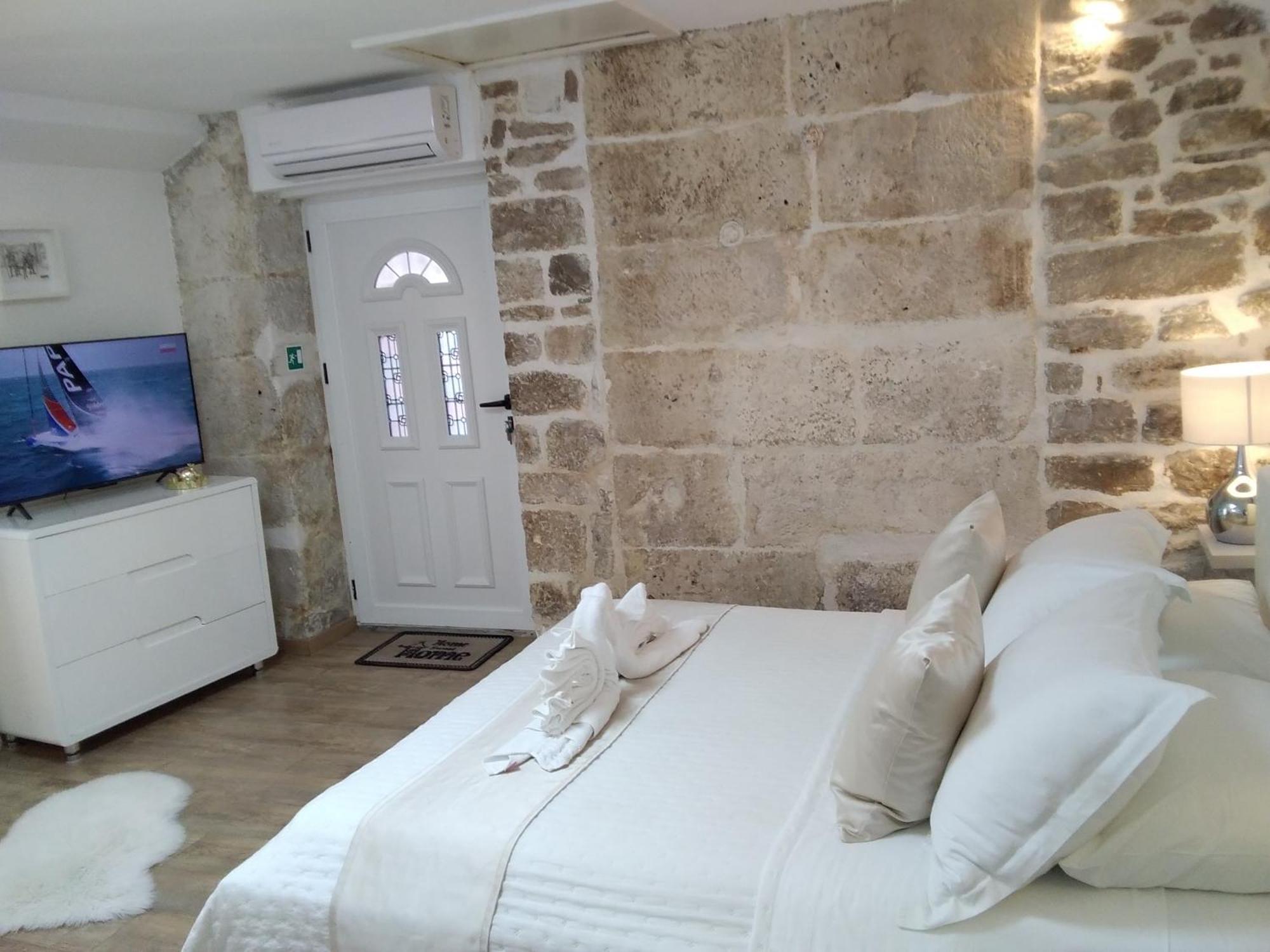 Private Apartments In Diocletians Palace Сплит Екстериор снимка