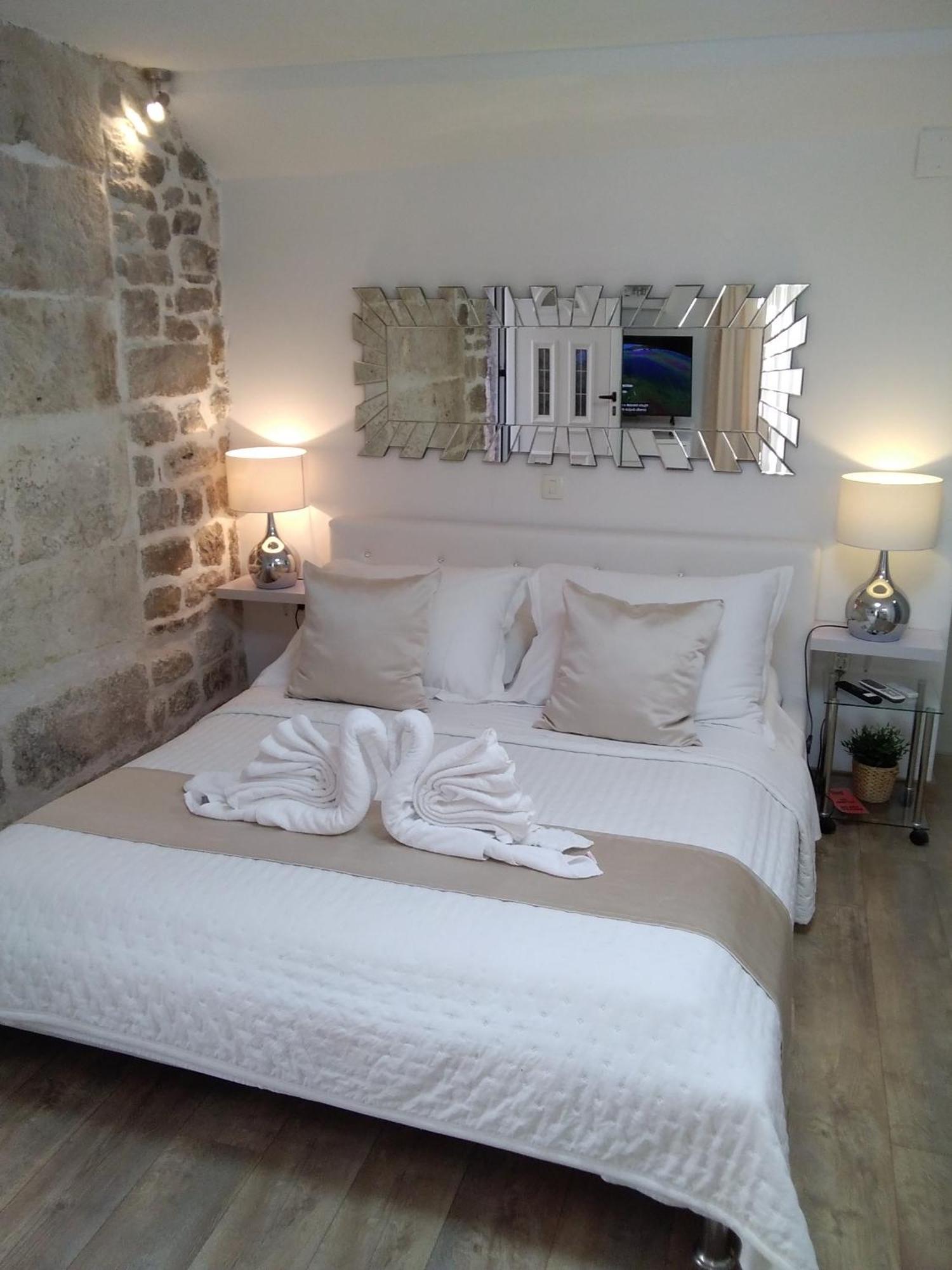 Private Apartments In Diocletians Palace Сплит Екстериор снимка