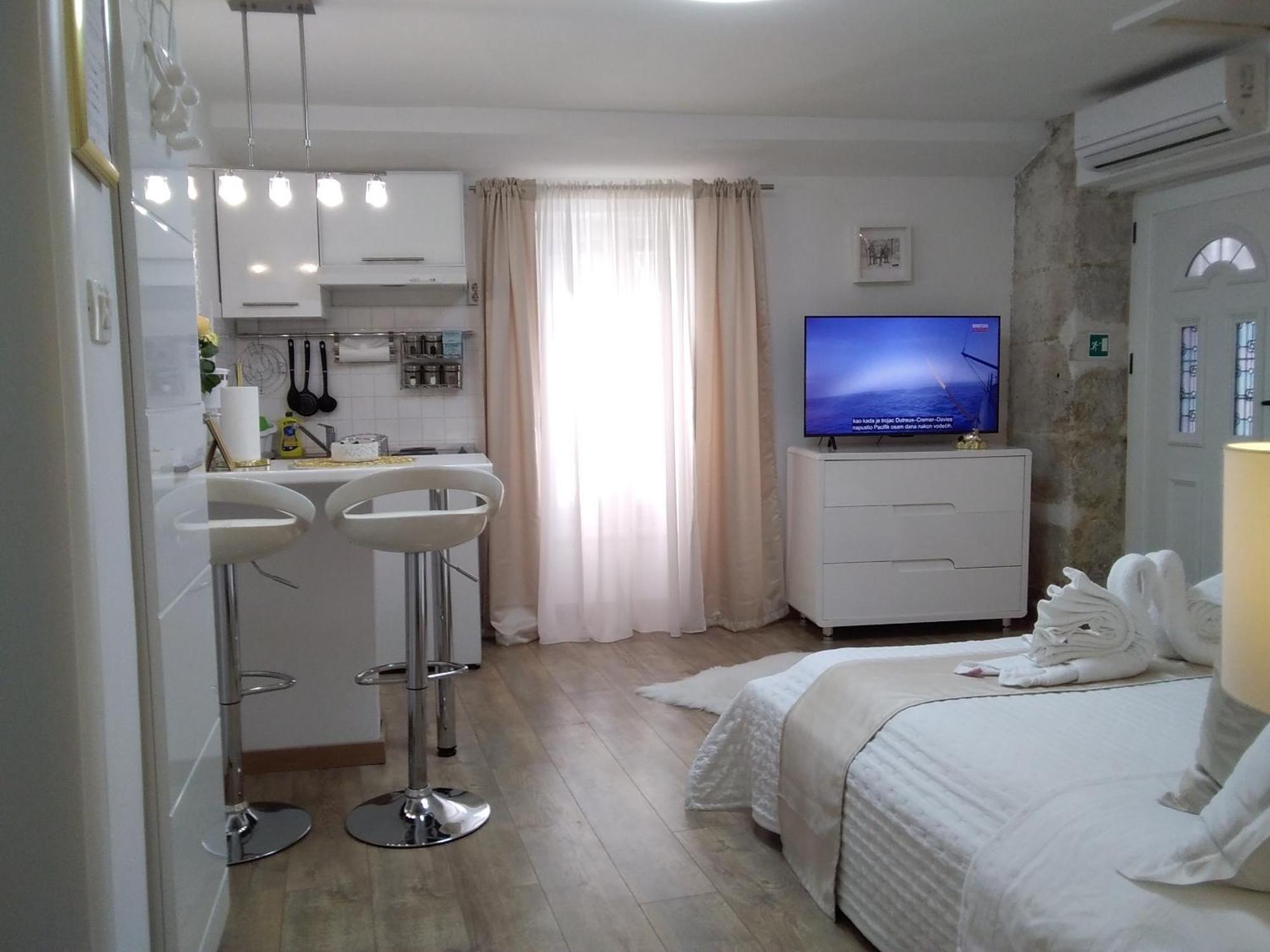 Private Apartments In Diocletians Palace Сплит Екстериор снимка