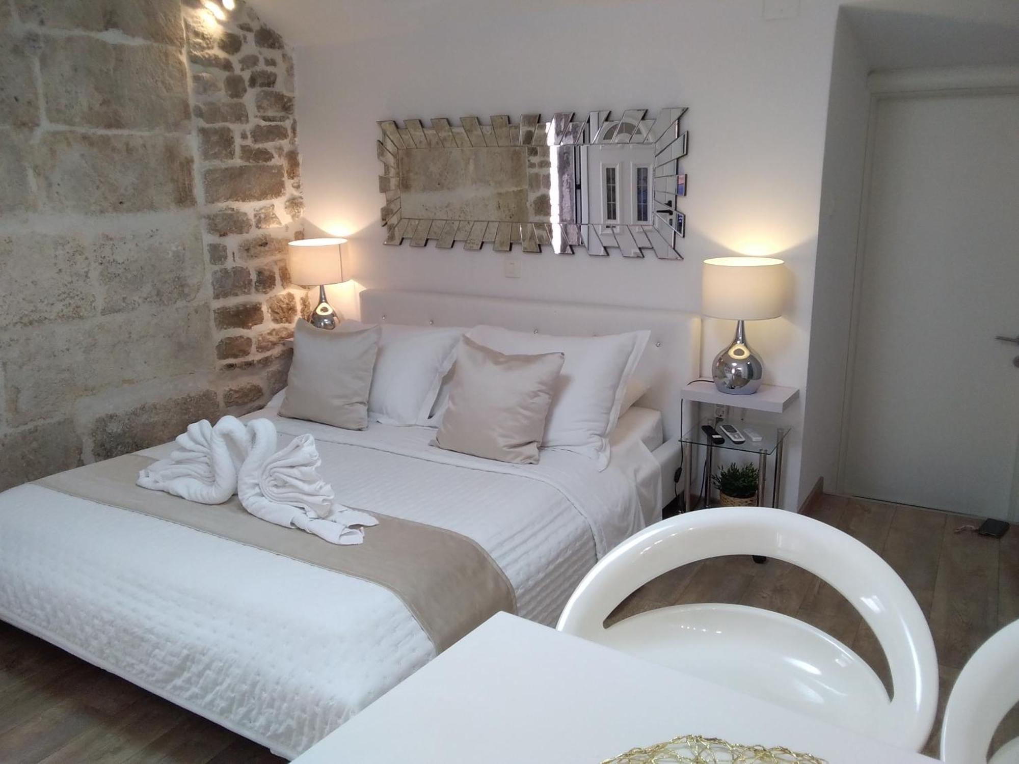 Private Apartments In Diocletians Palace Сплит Екстериор снимка