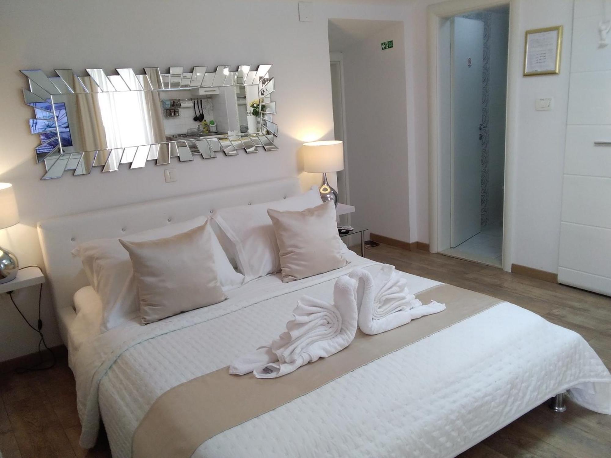 Private Apartments In Diocletians Palace Сплит Екстериор снимка