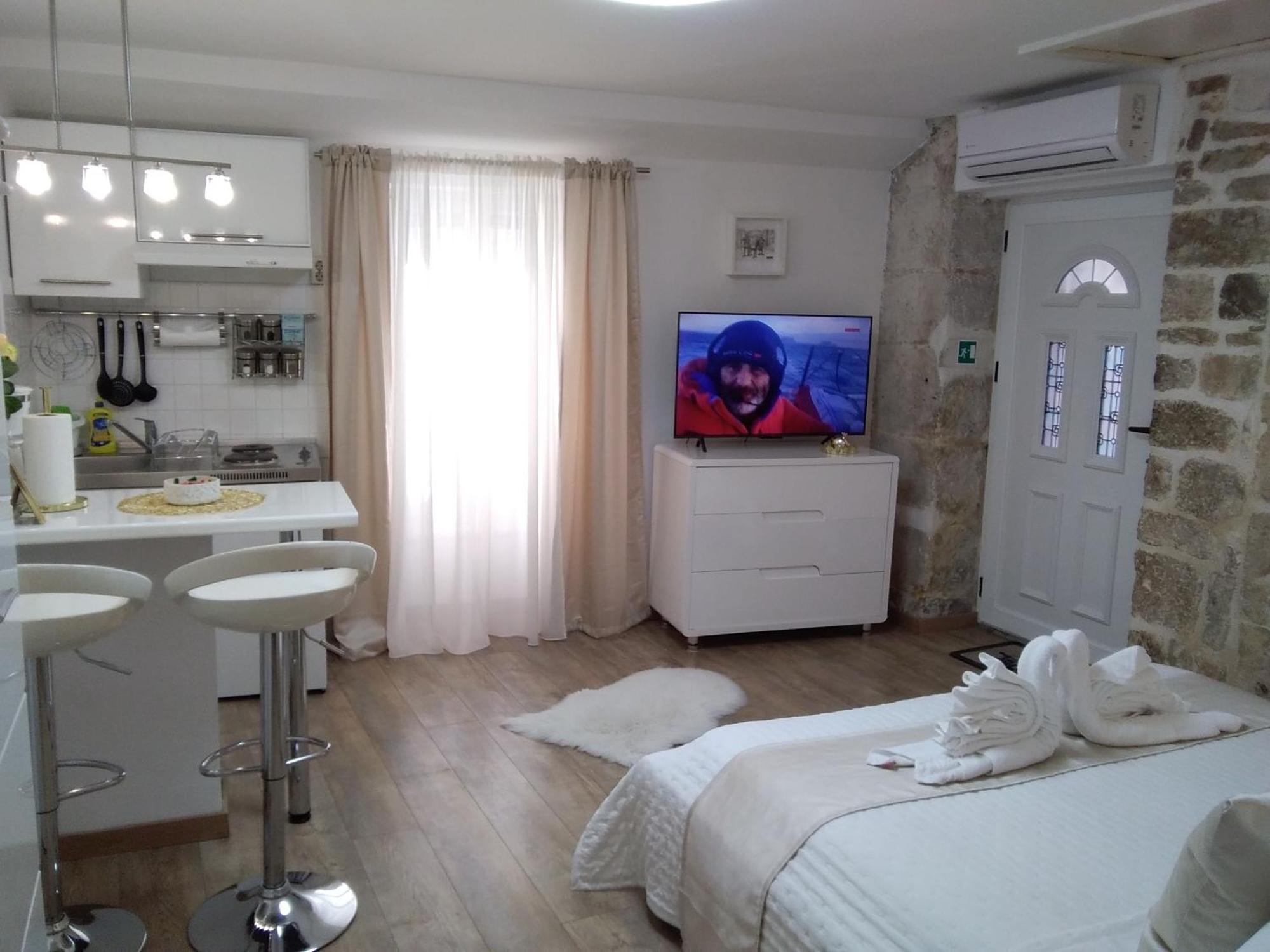 Private Apartments In Diocletians Palace Сплит Екстериор снимка