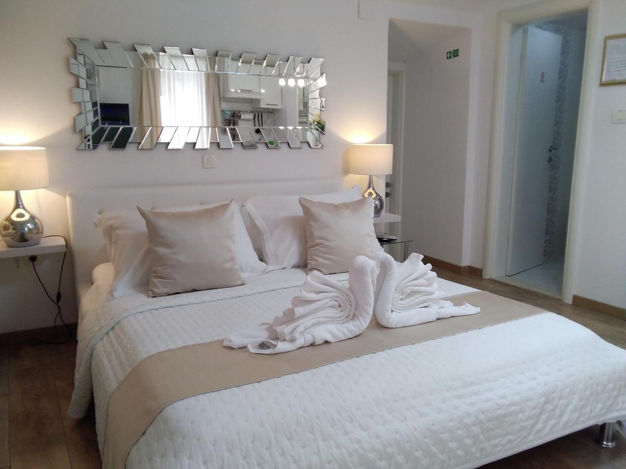 Private Apartments In Diocletians Palace Сплит Екстериор снимка