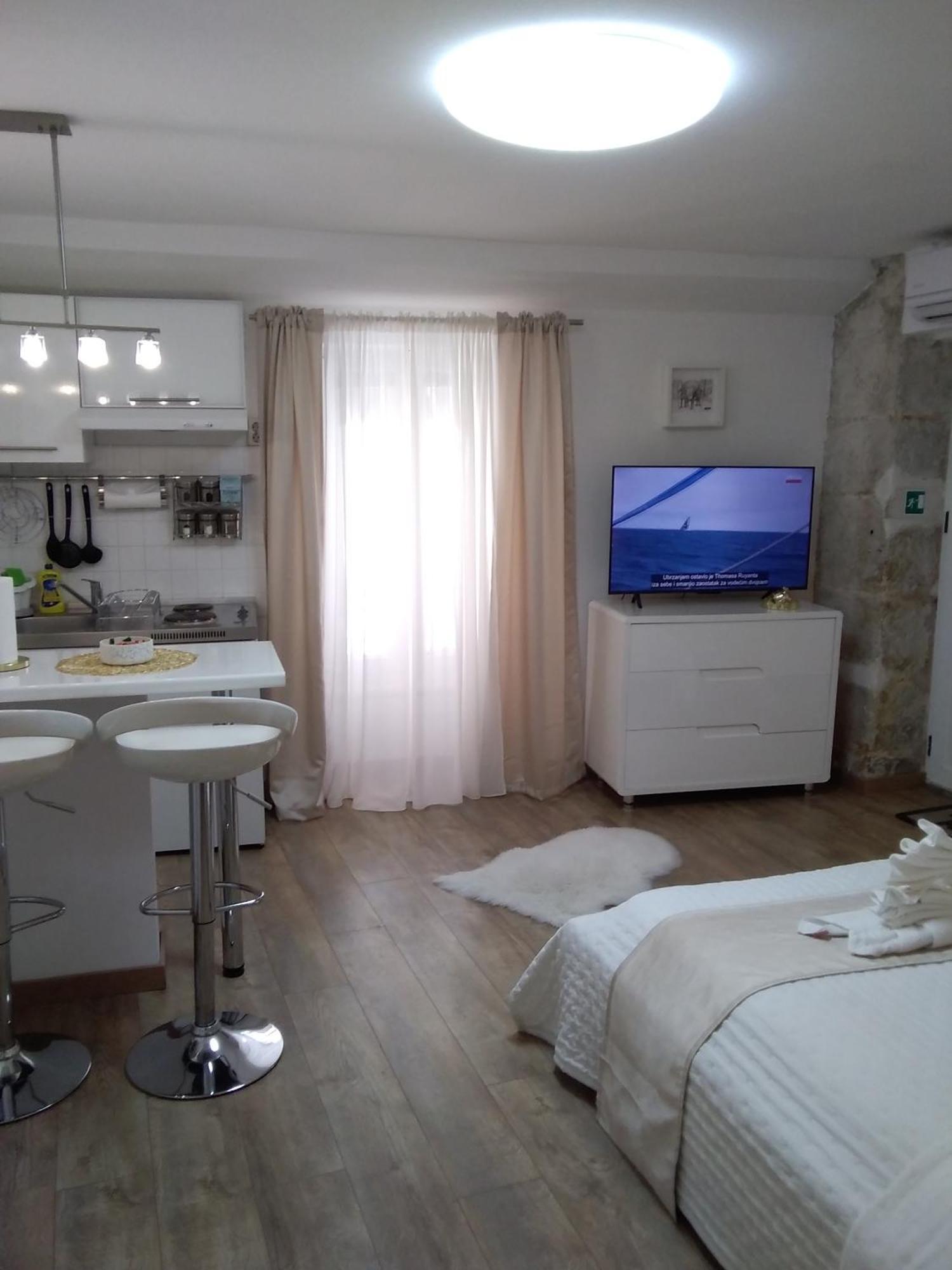 Private Apartments In Diocletians Palace Сплит Екстериор снимка